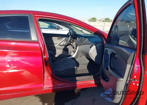 2014 Hyundai Elantra Se z USA, uszkodzony, nr VIN 5NPDH4AE1EH502747